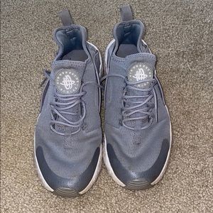 Nike huarache. Women’s 10. Could easily be cleaned